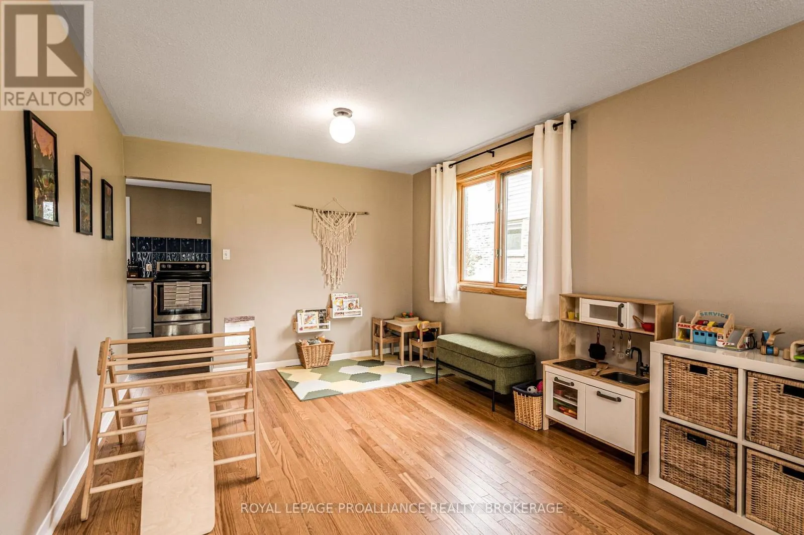 867 BERWICK PLACE