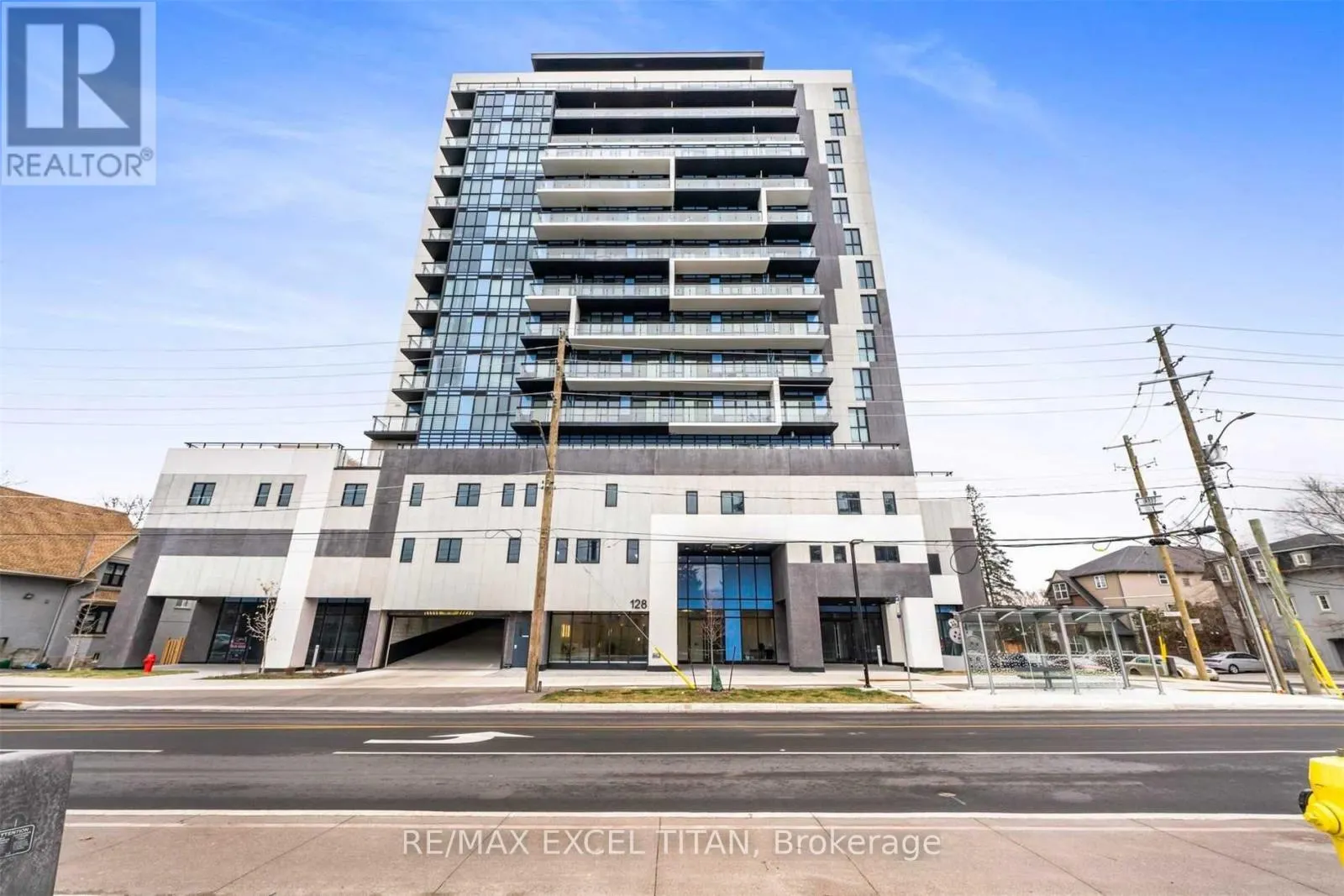 907 - 128 KING STREET N