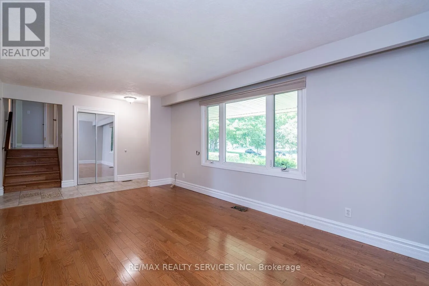 285 THORNCREST DRIVE
