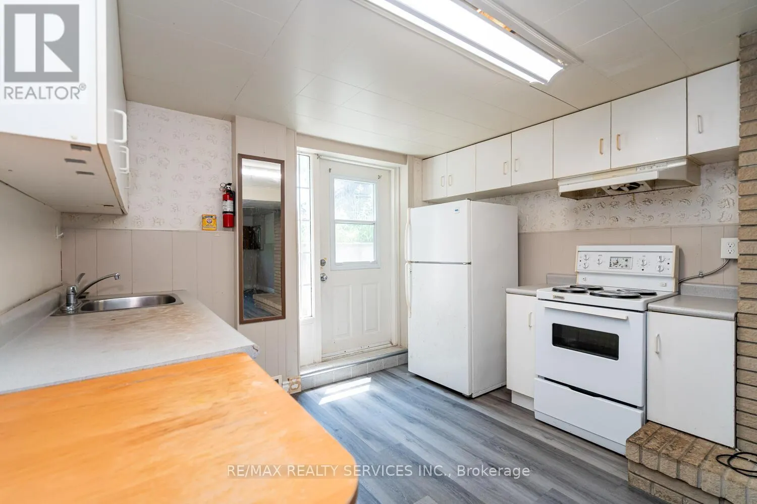 285 THORNCREST DRIVE