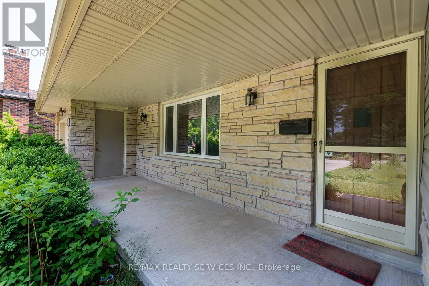 285 THORNCREST DRIVE