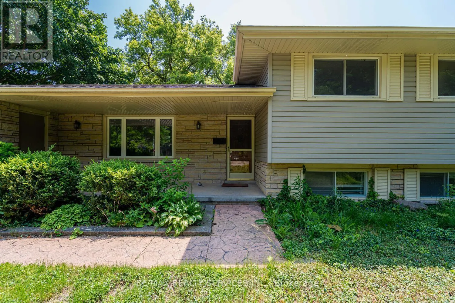 285 THORNCREST DRIVE