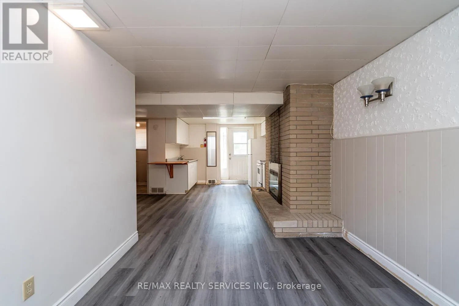 285 THORNCREST DRIVE