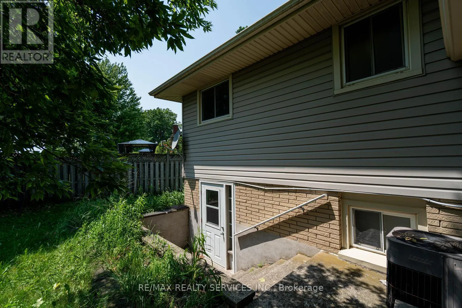285 THORNCREST DRIVE