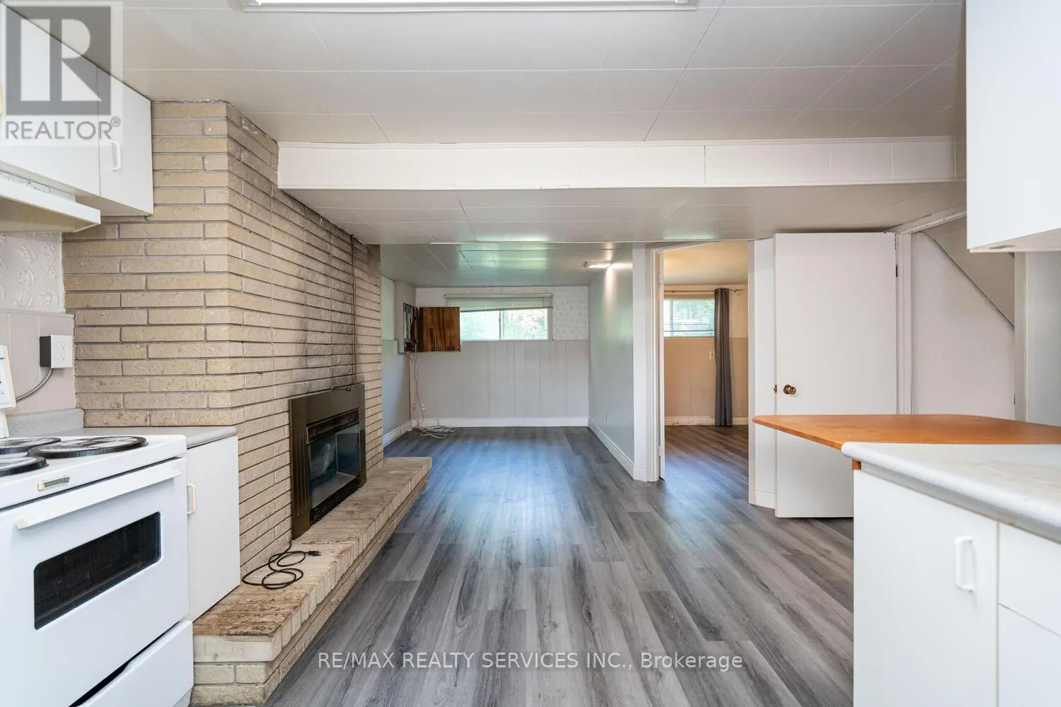 285 THORNCREST DRIVE