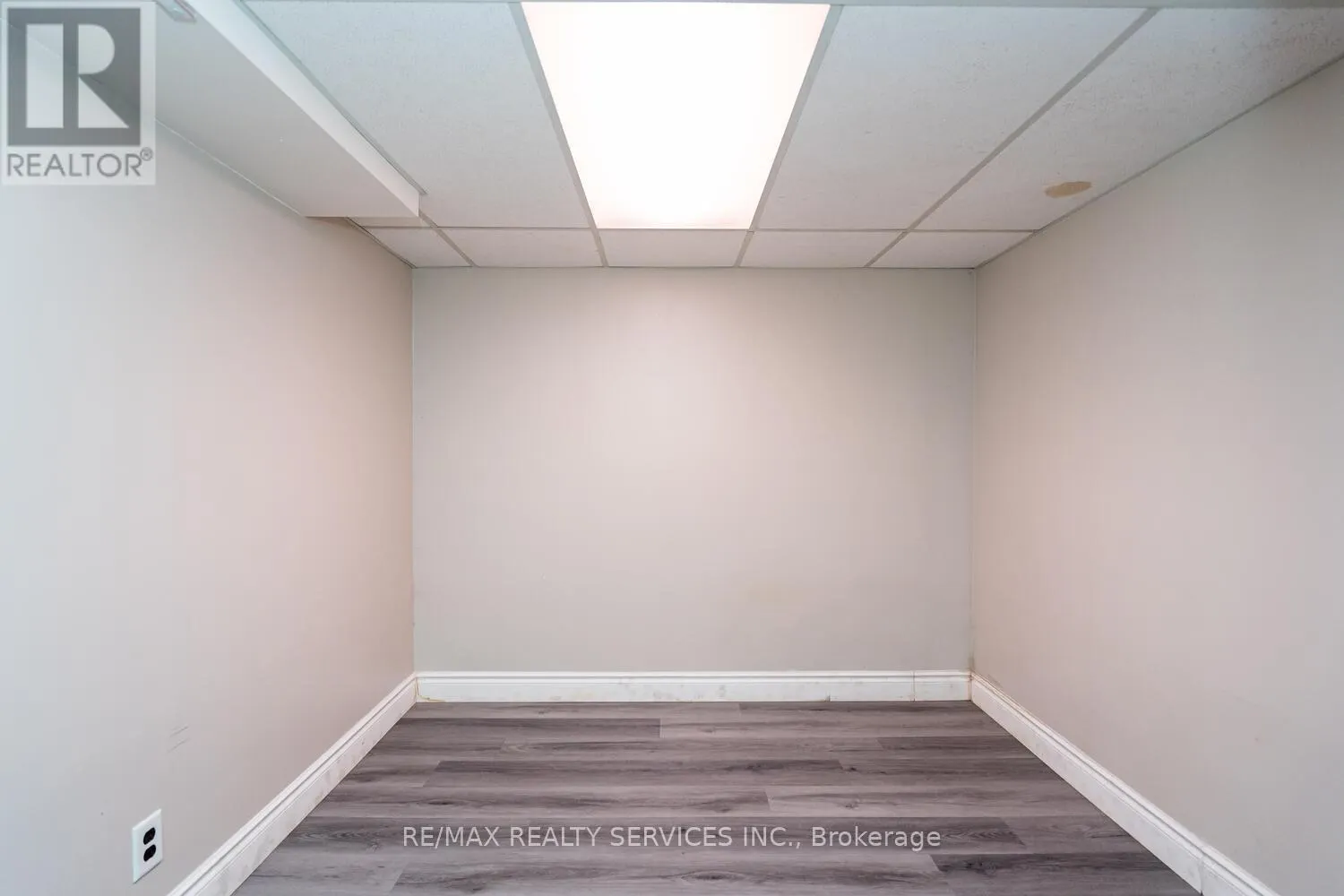 BASEMENT - 285 THORNCREST DRIVE