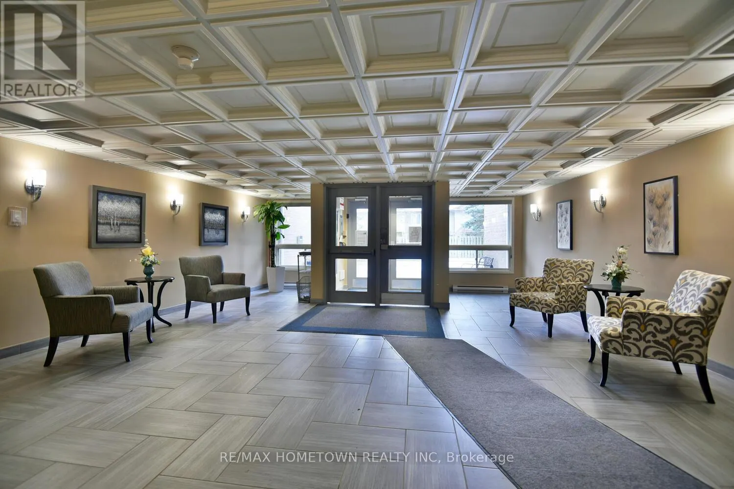 102 - 820 LAURIER BOULEVARD