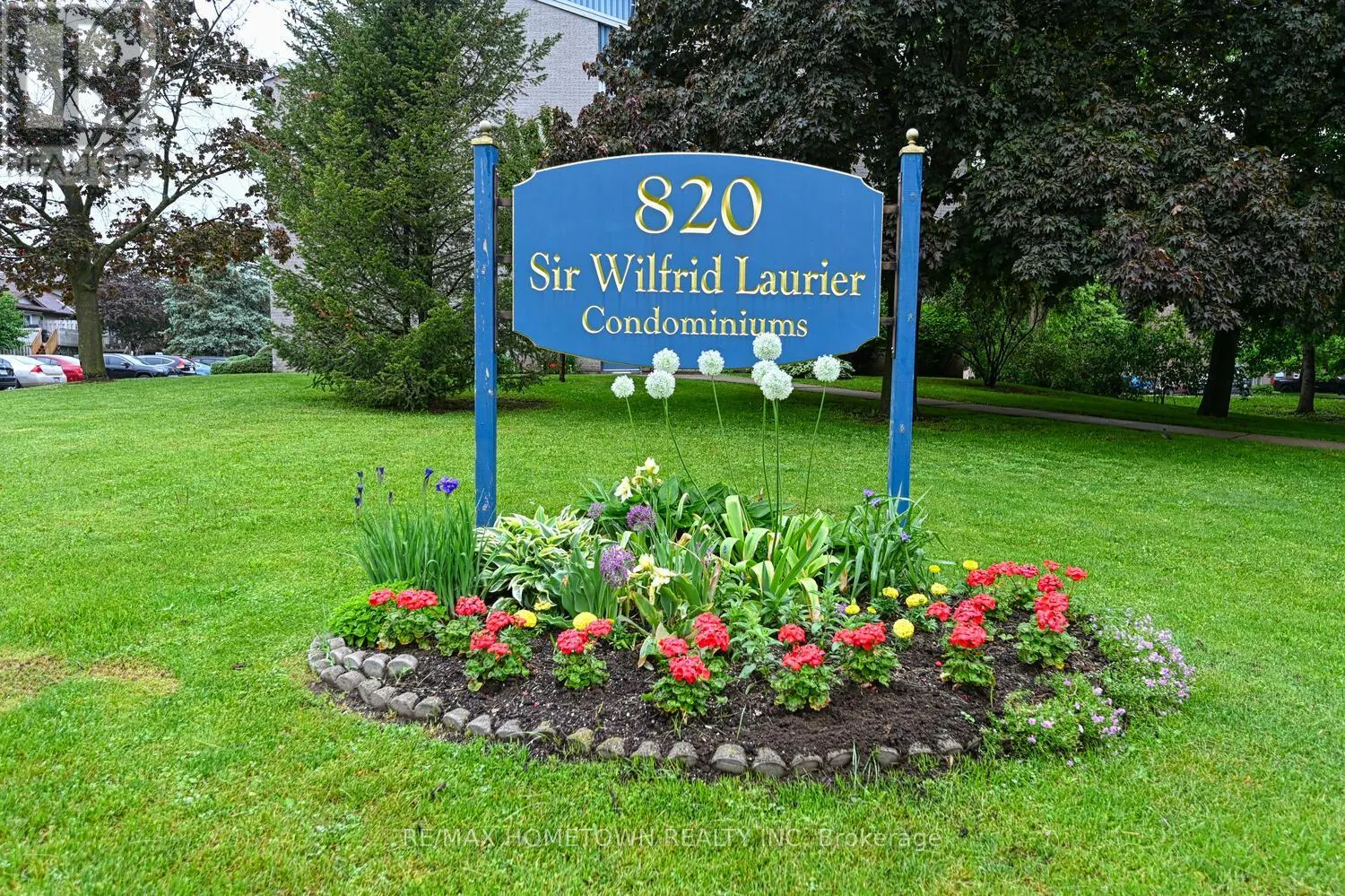 102 - 820 LAURIER BOULEVARD