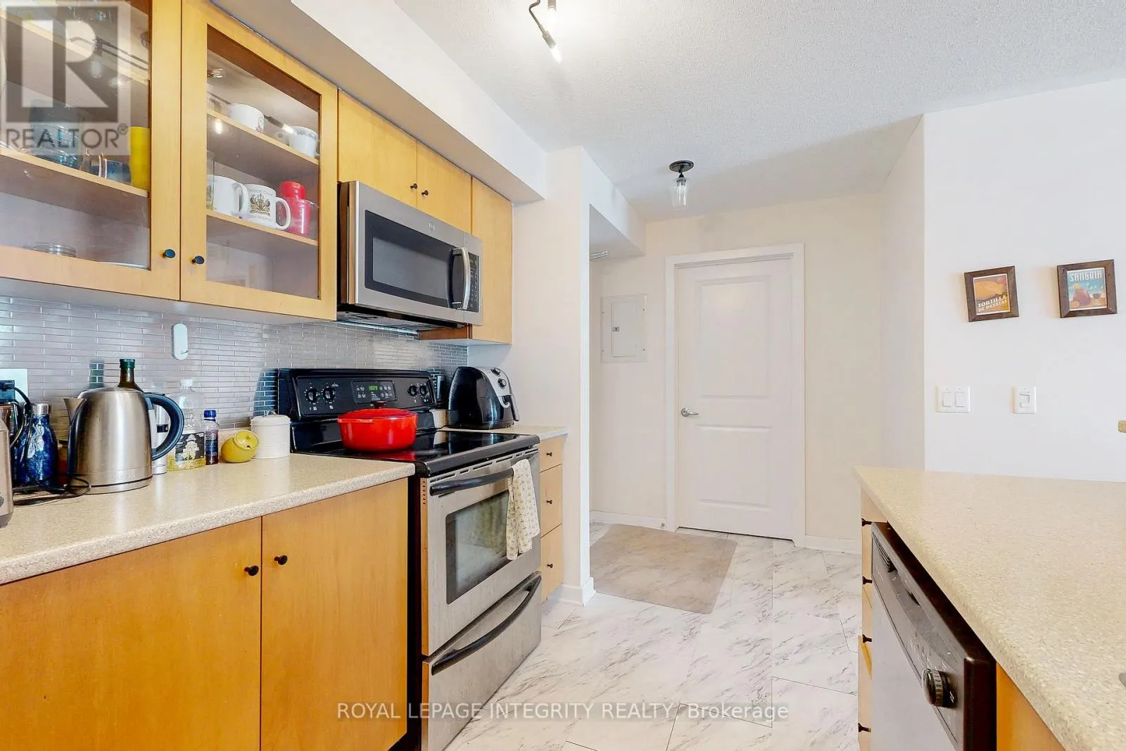 203 - 138 SOMERSET STREET W