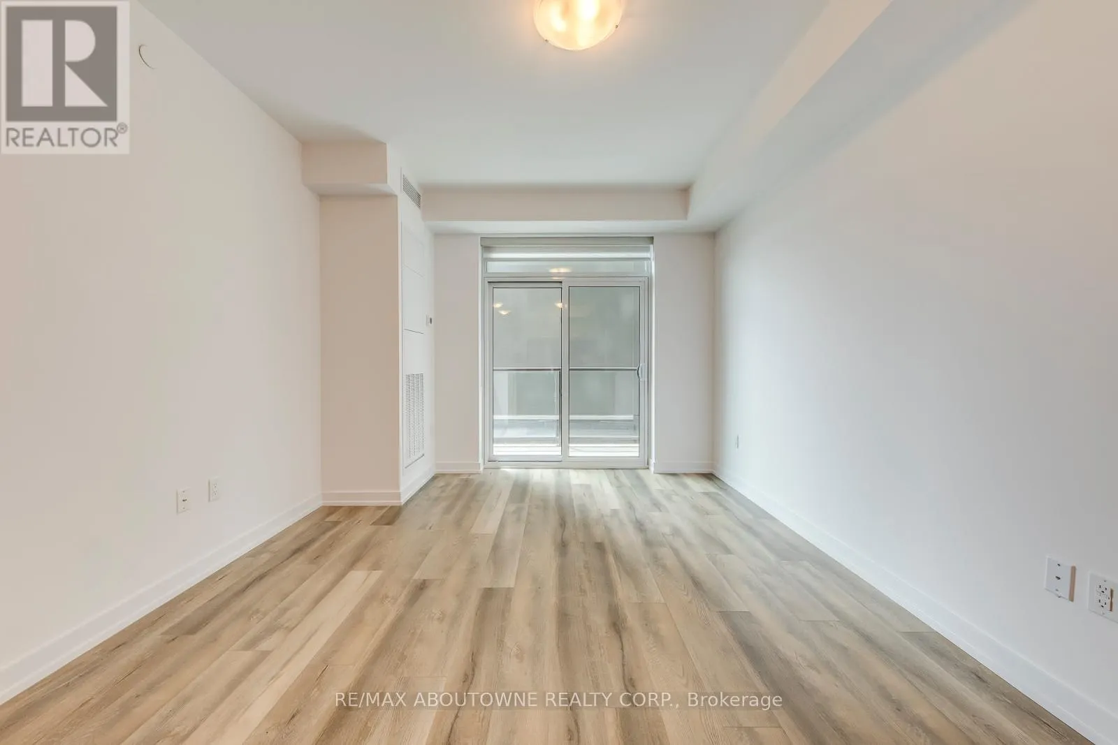 429 - 470 DUNDAS STREET E
