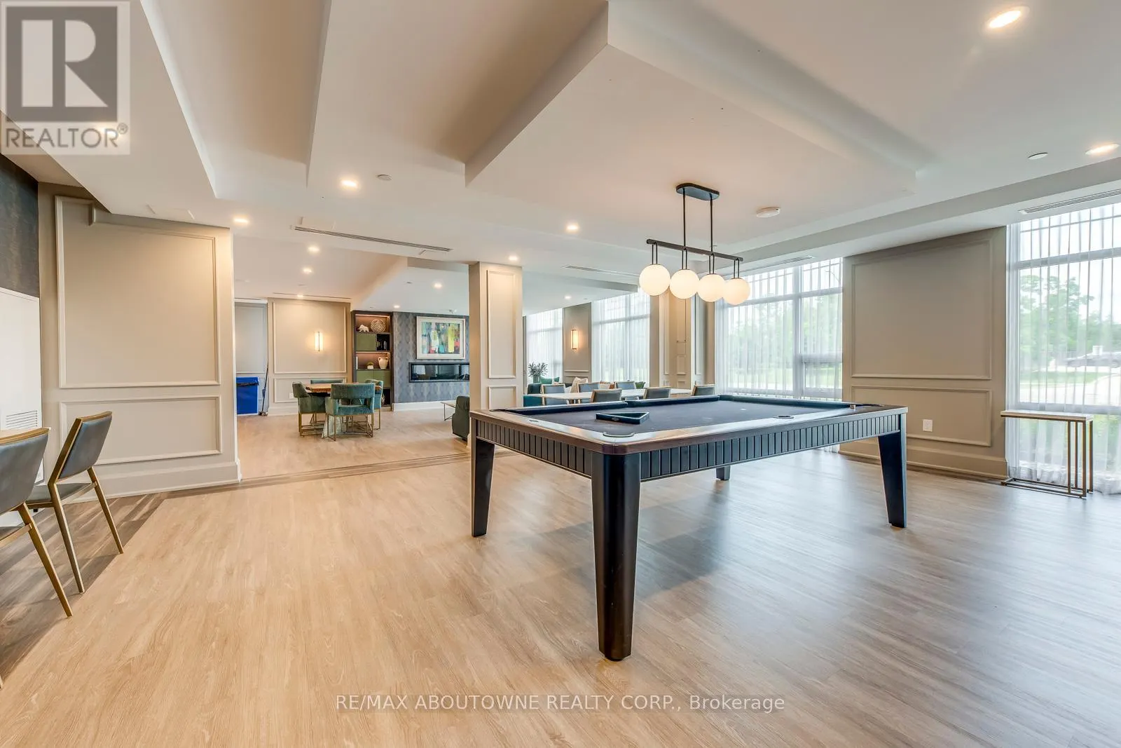 429 - 470 DUNDAS STREET E