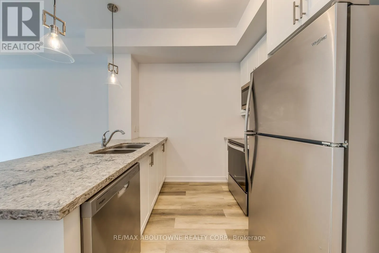 429 - 470 DUNDAS STREET E
