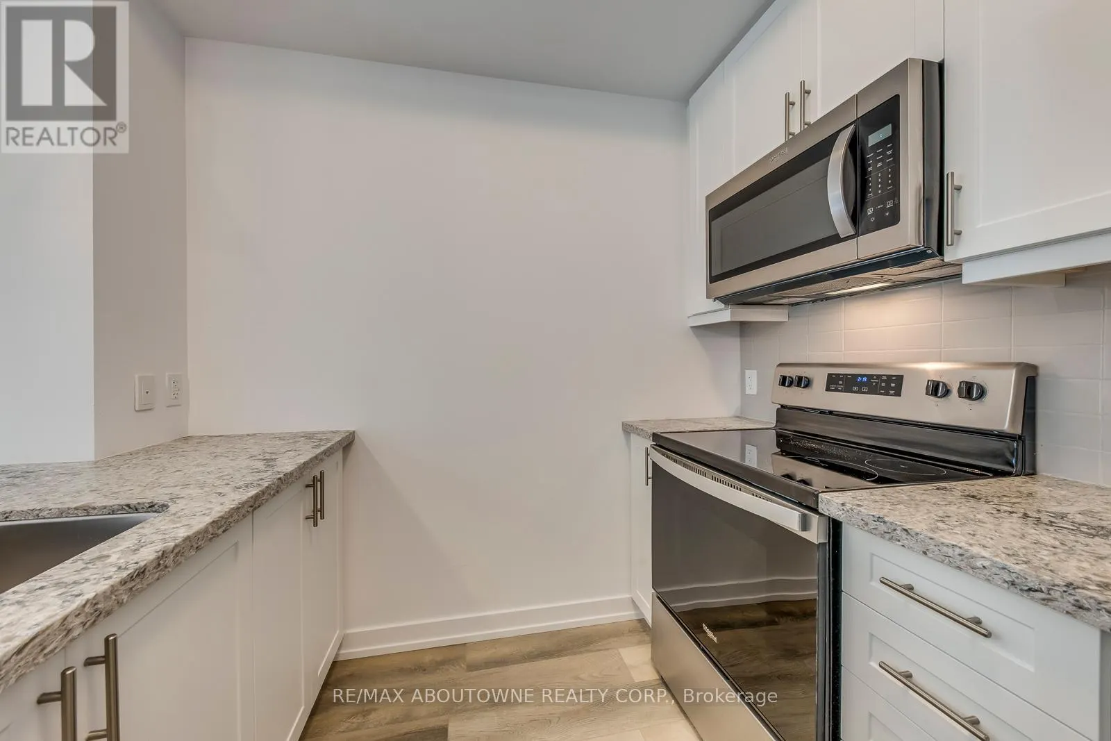 429 - 470 DUNDAS STREET E