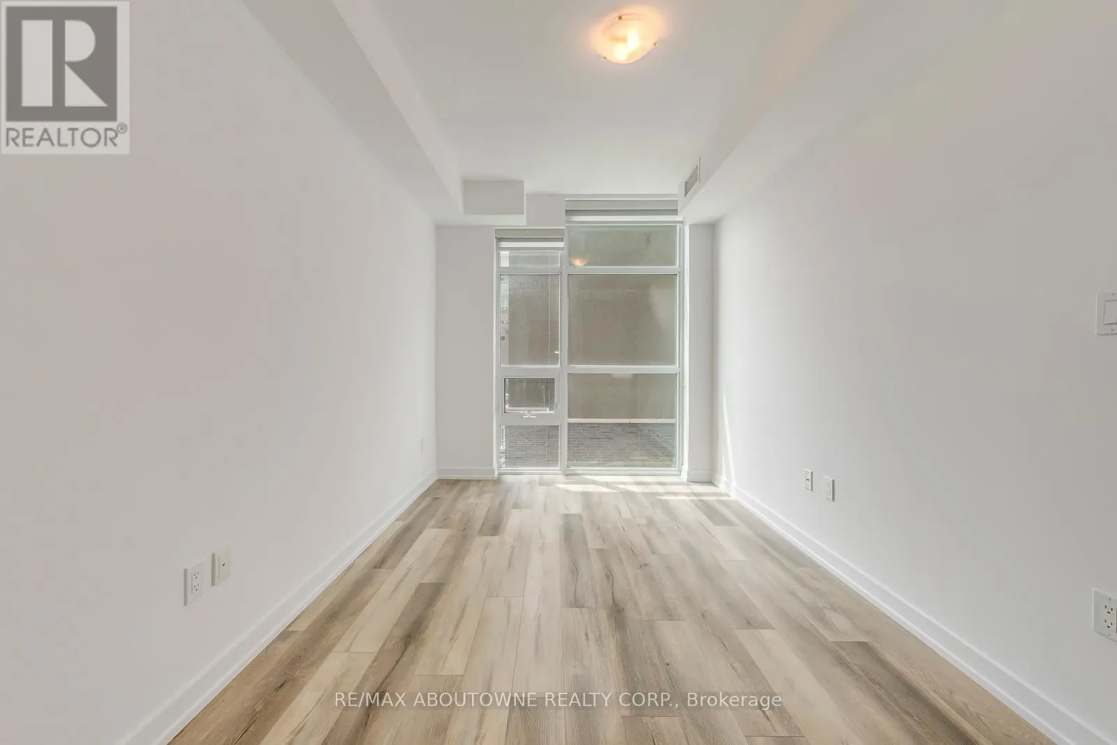 429 - 470 DUNDAS STREET E