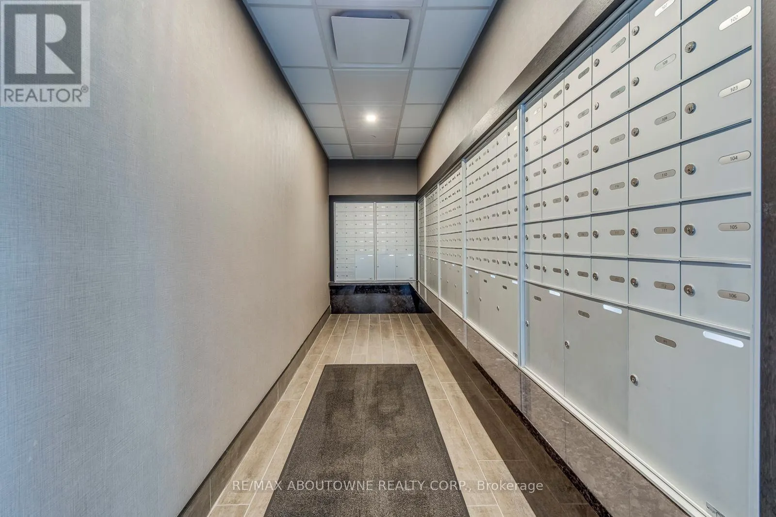 429 - 470 DUNDAS STREET E
