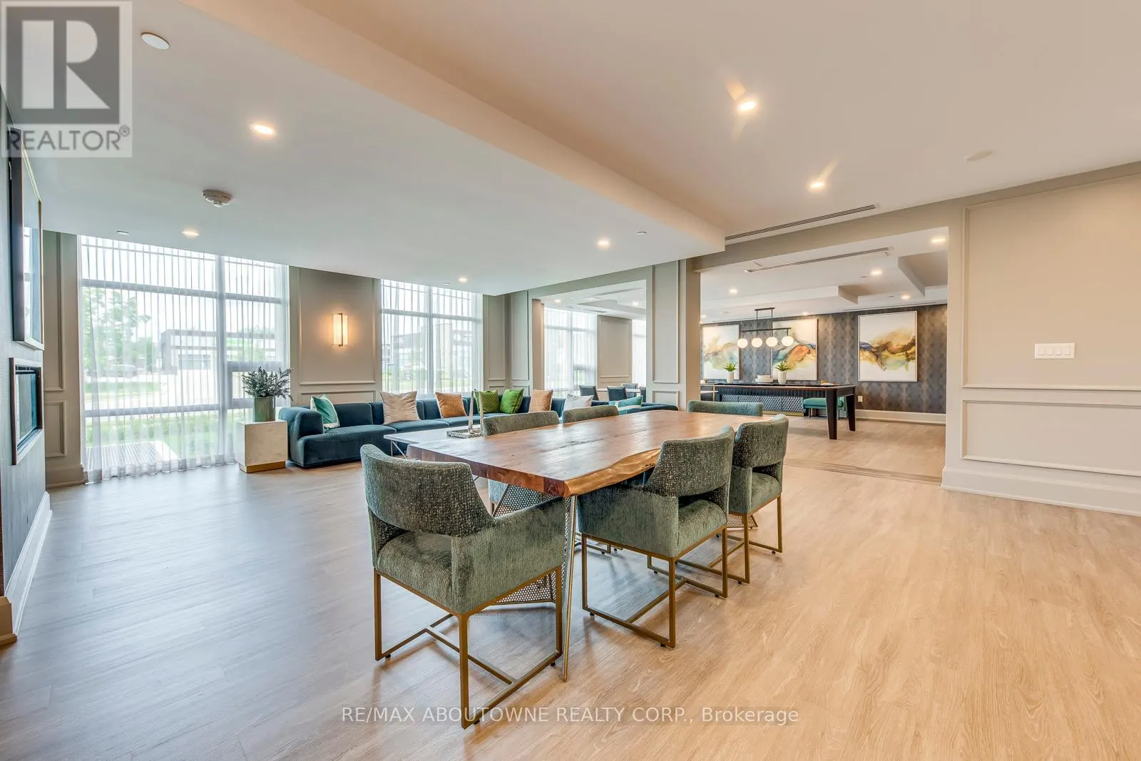 429 - 470 DUNDAS STREET E