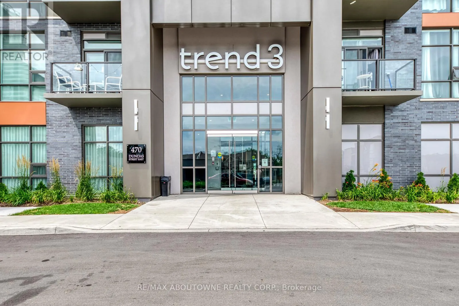 429 - 470 DUNDAS STREET E