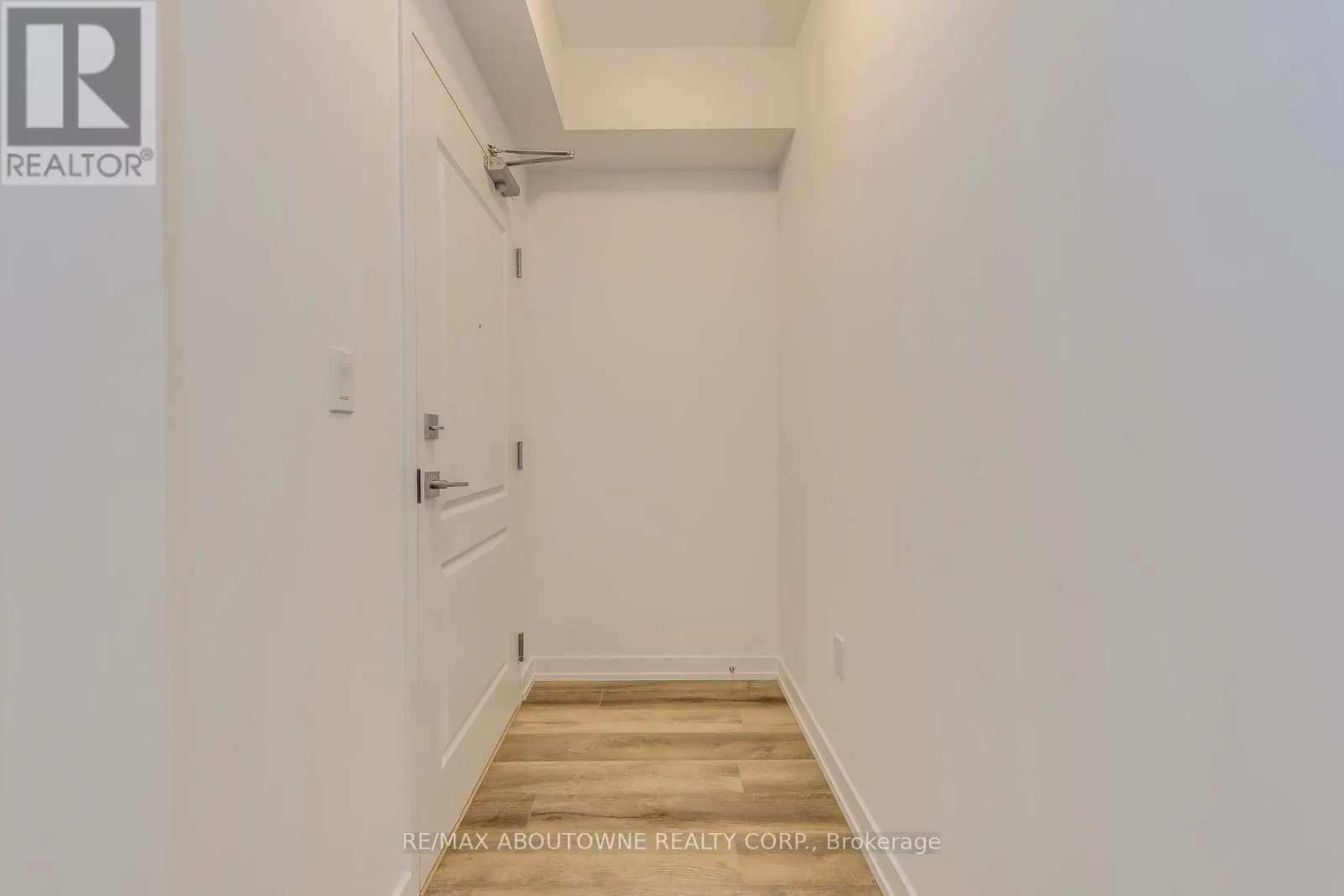 429 - 470 DUNDAS STREET E