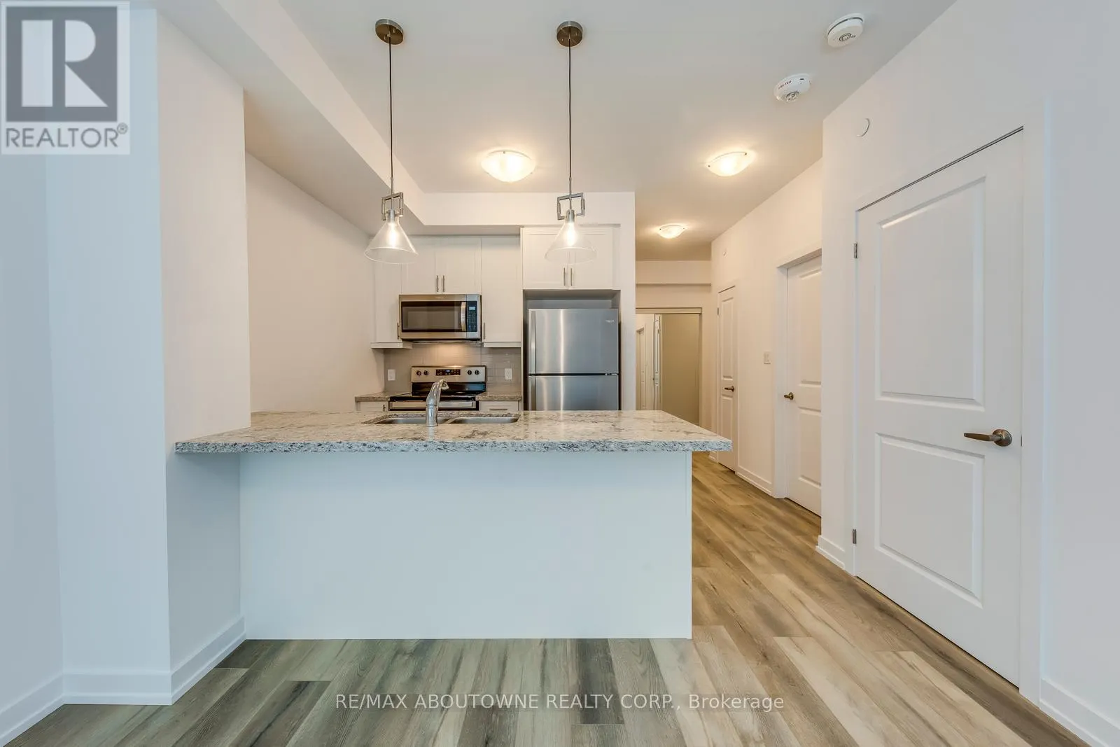 429 - 470 DUNDAS STREET E