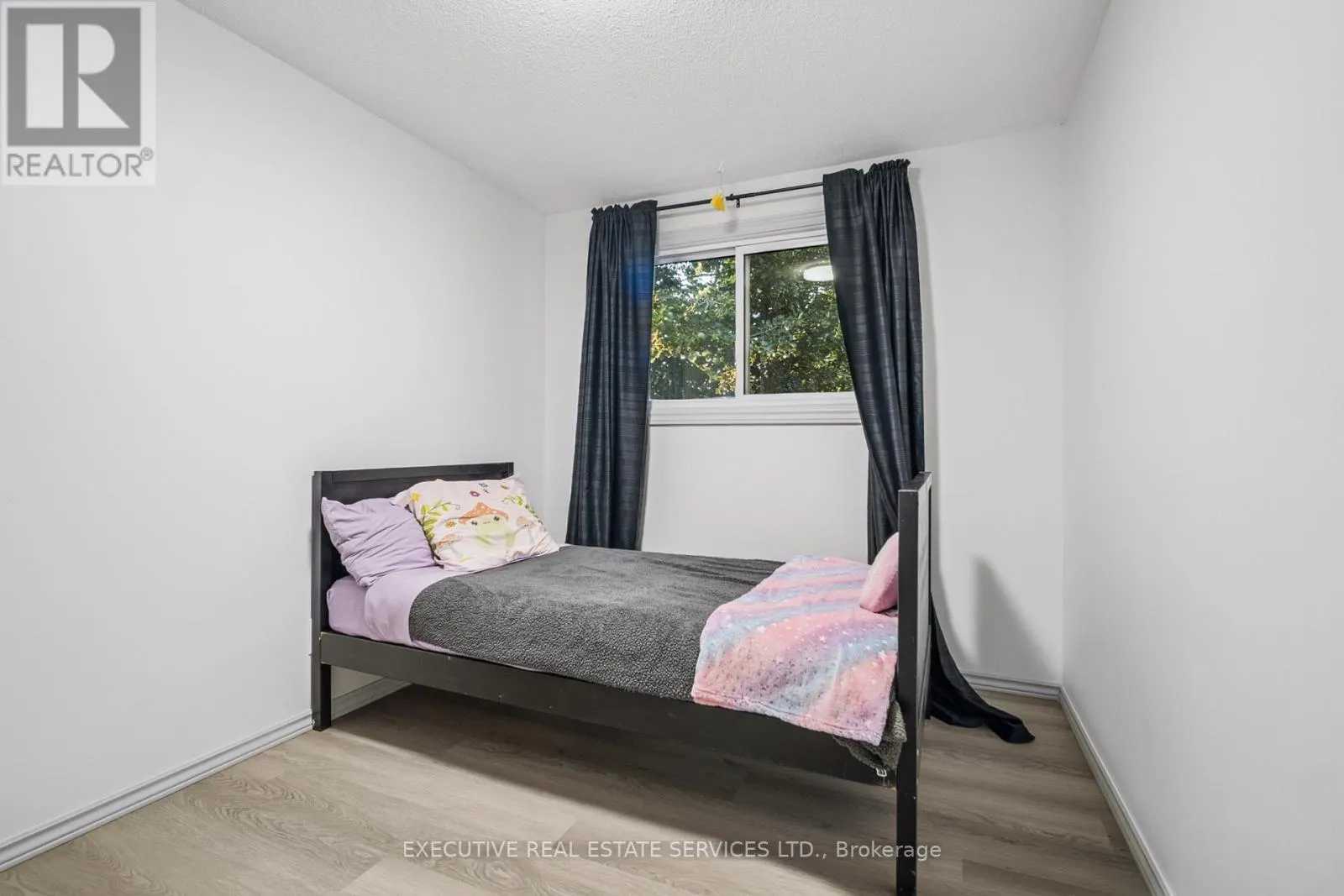 22 - 100 BLUEVALE STREET N