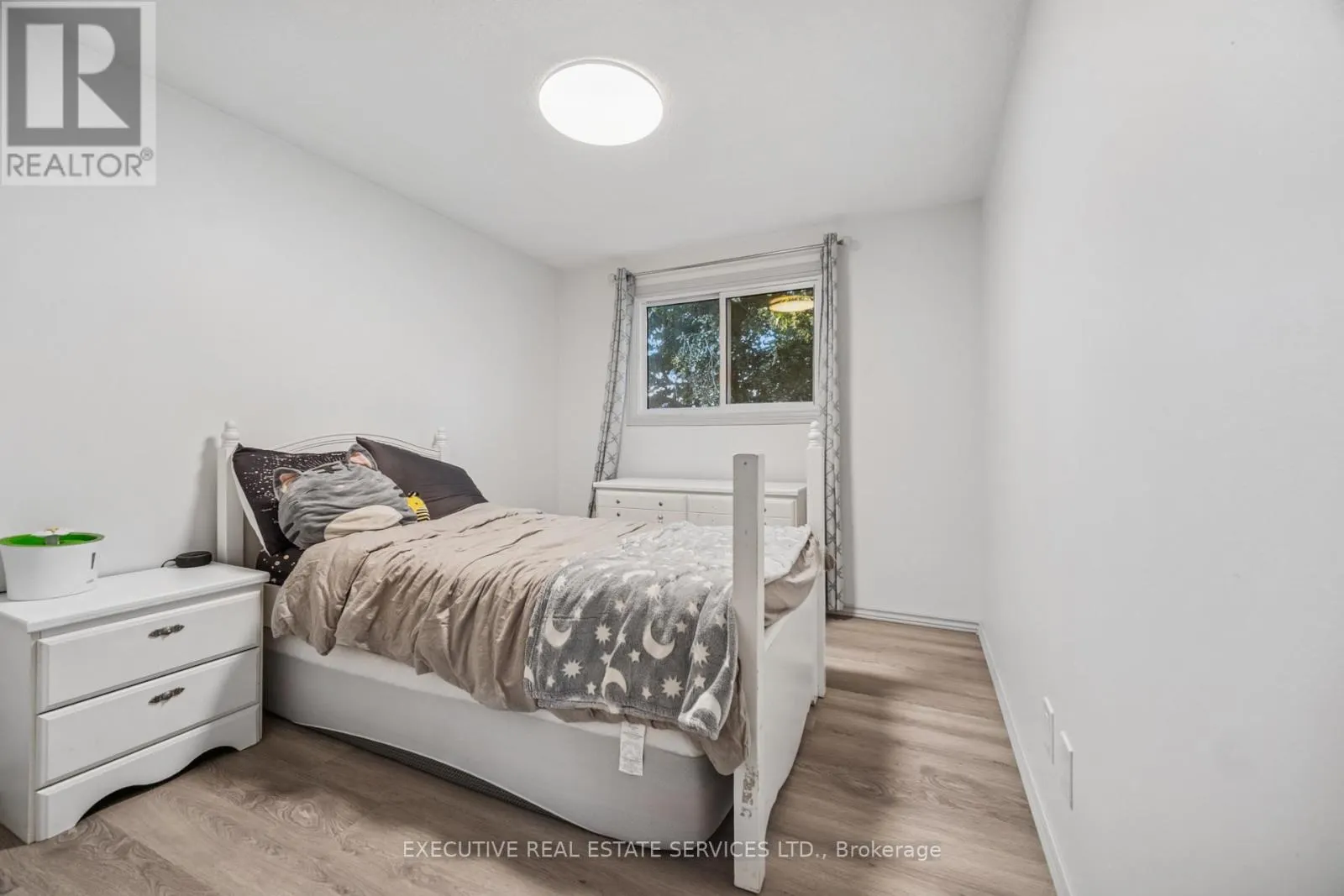22 - 100 BLUEVALE STREET N