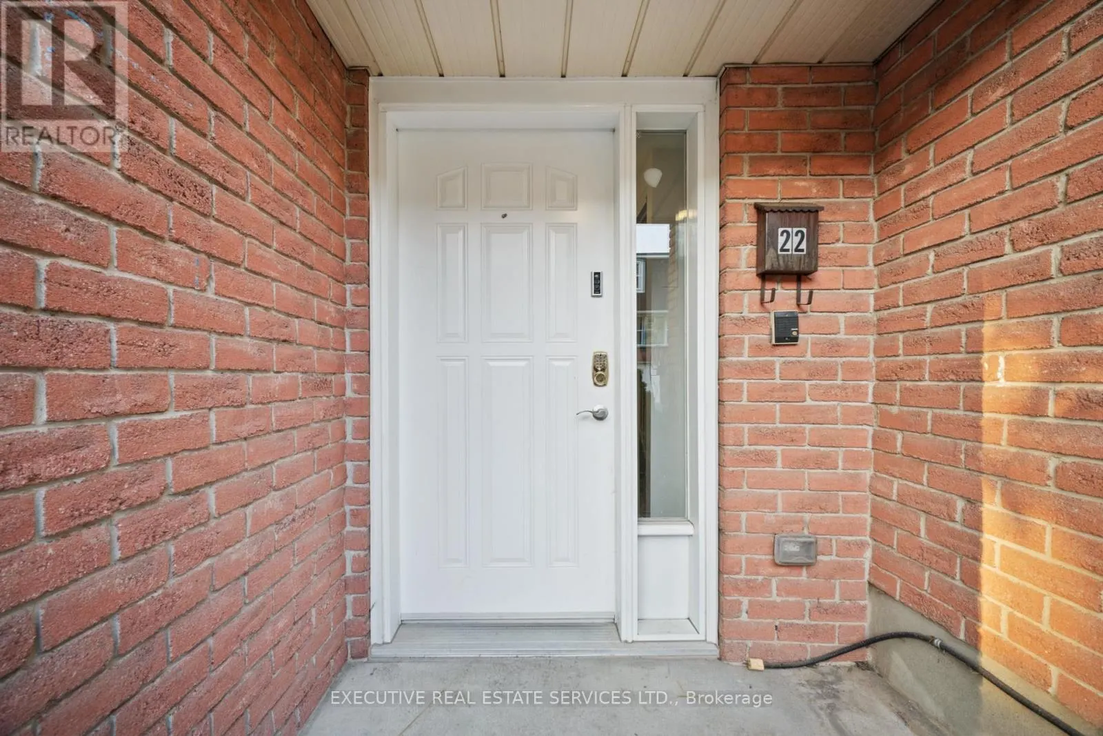 22 - 100 BLUEVALE STREET N