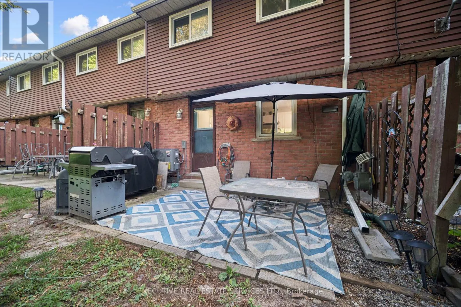 22 - 100 BLUEVALE STREET N