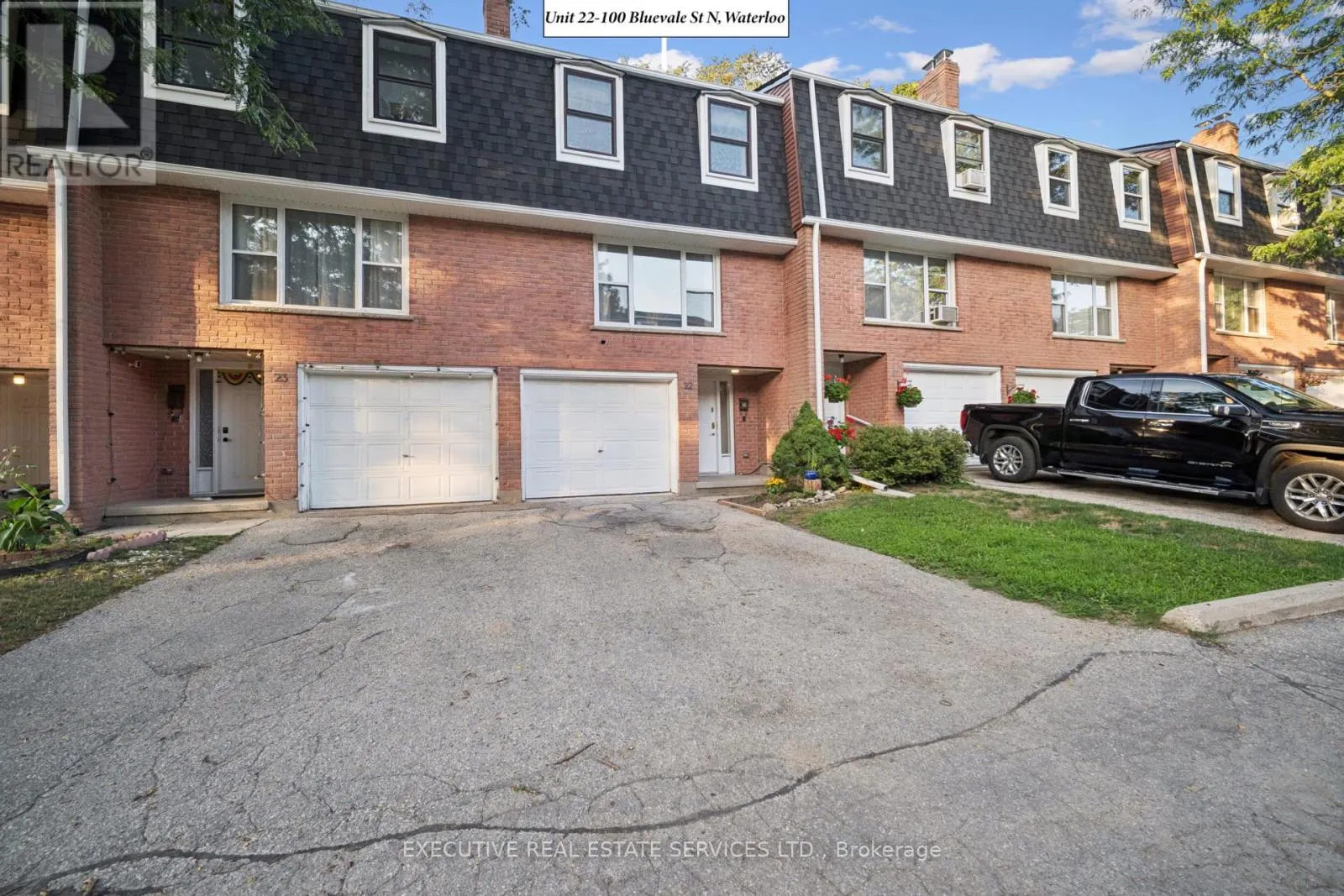 22 - 100 BLUEVALE STREET N