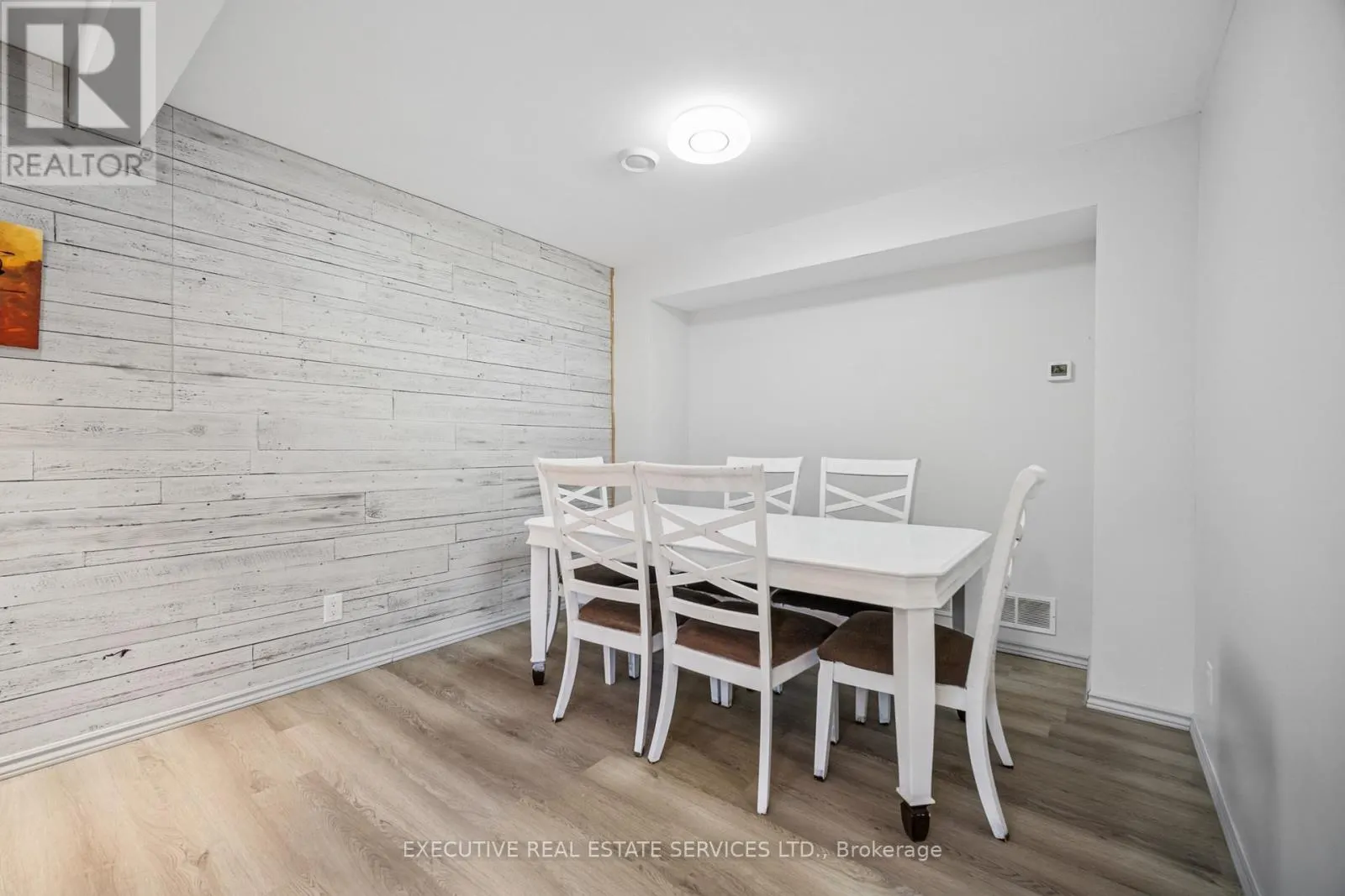 22 - 100 BLUEVALE STREET N