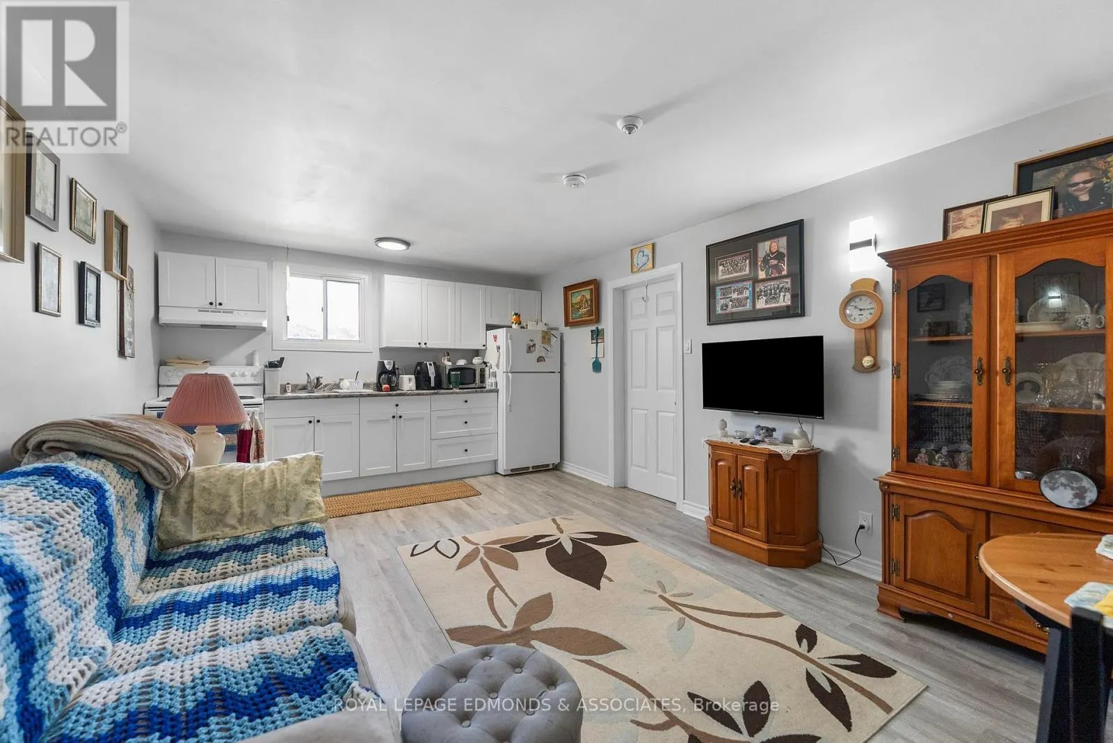 1806 BEACHBURG ROAD