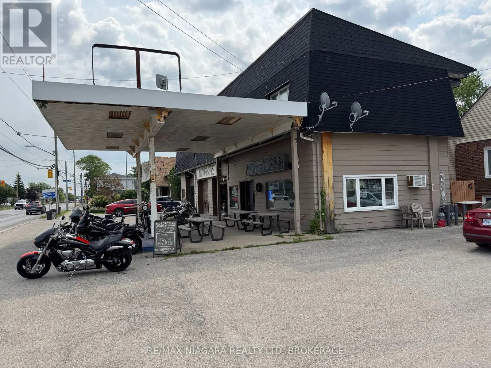 496 MAIN STREET W