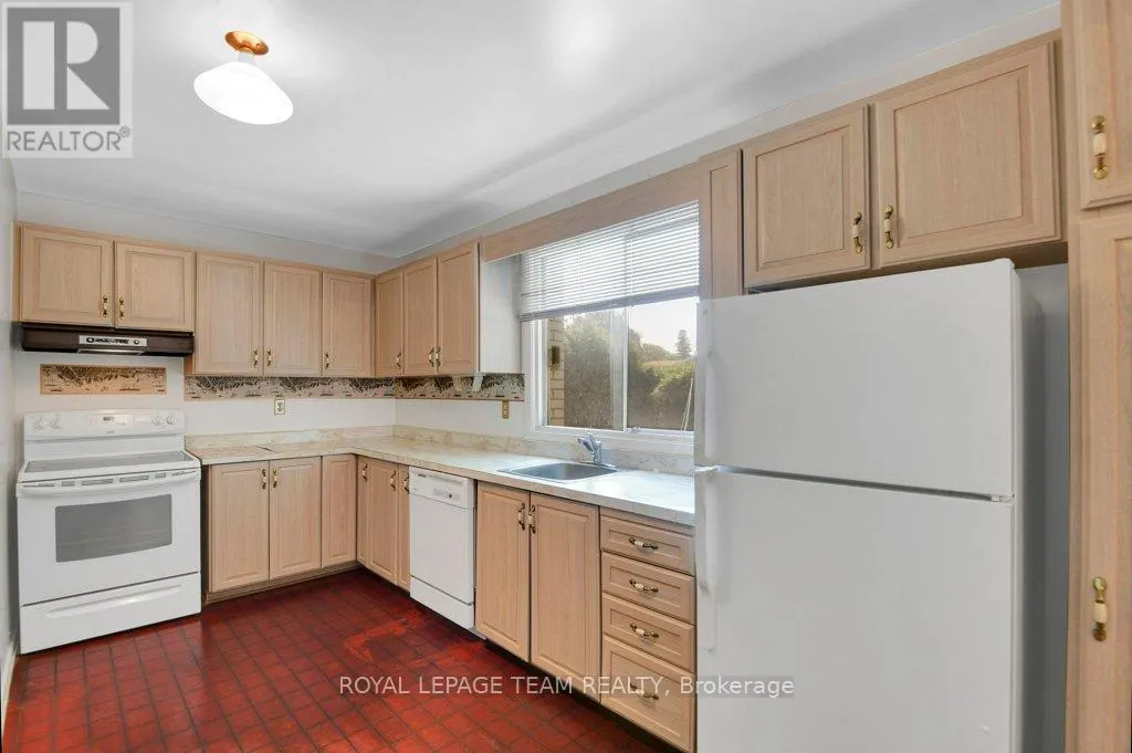 16 KEEWATIN CRESCENT