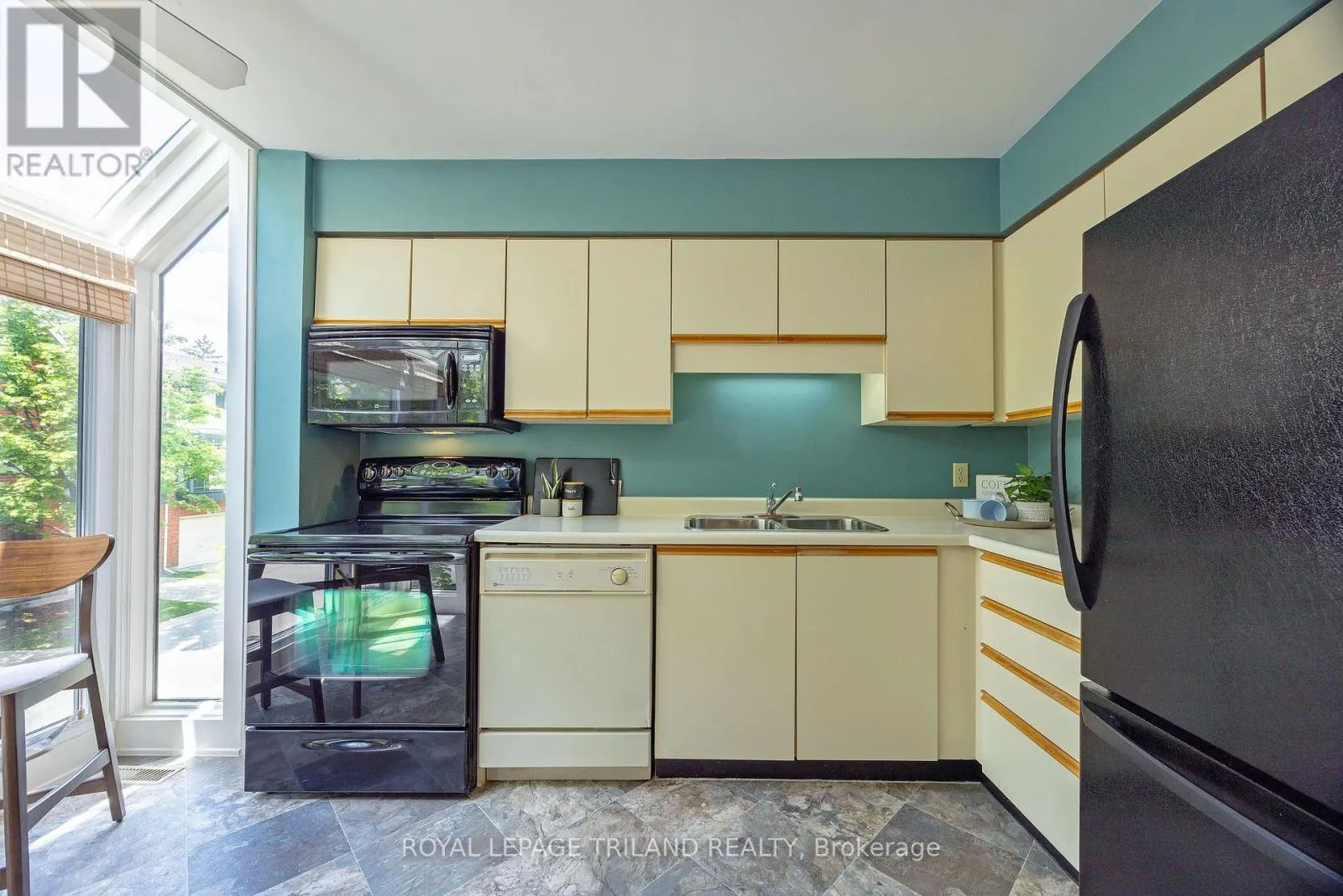 23 - 683 WINDERMERE ROAD, #23
