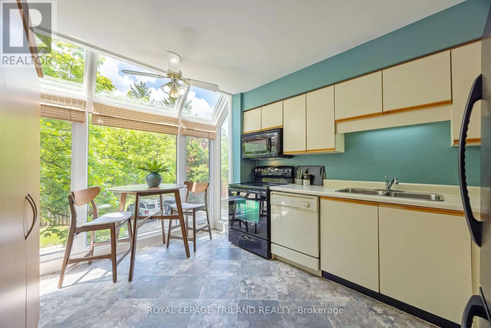 23 - 683 WINDERMERE ROAD, #23