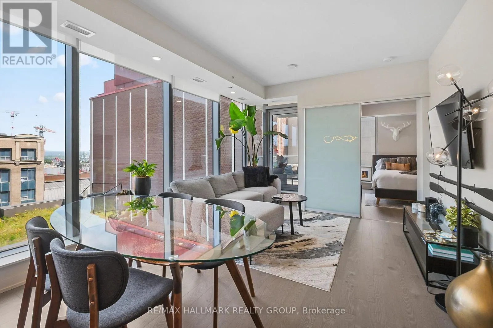 907 - 101 QUEEN STREET