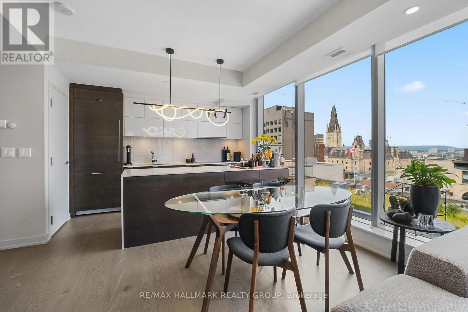 907 - 101 QUEEN STREET