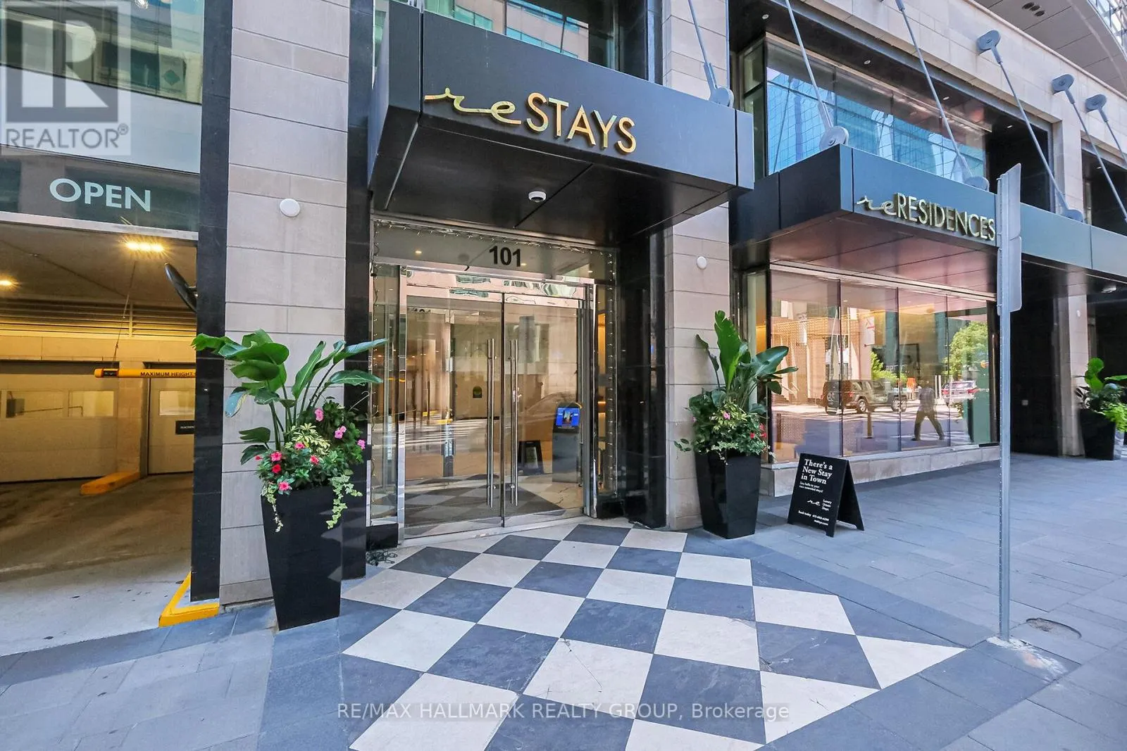 907 - 101 QUEEN STREET