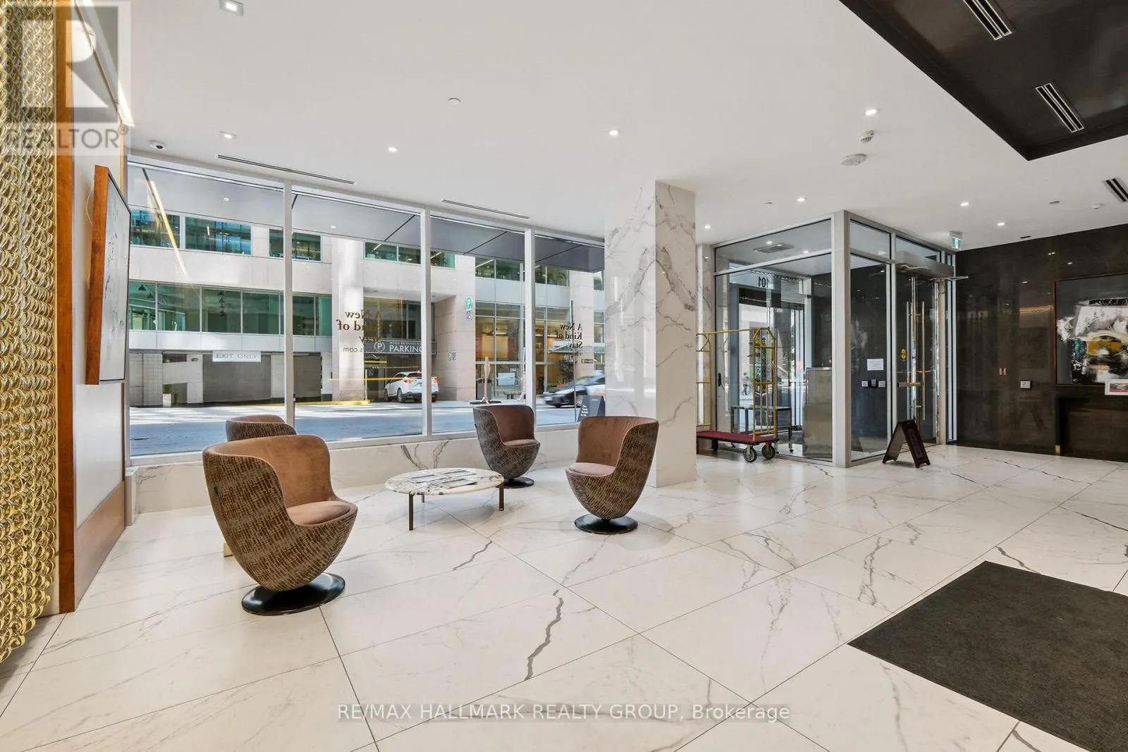907 - 101 QUEEN STREET