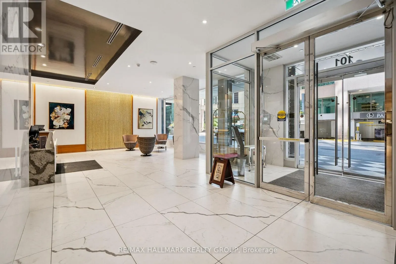 907 - 101 QUEEN STREET