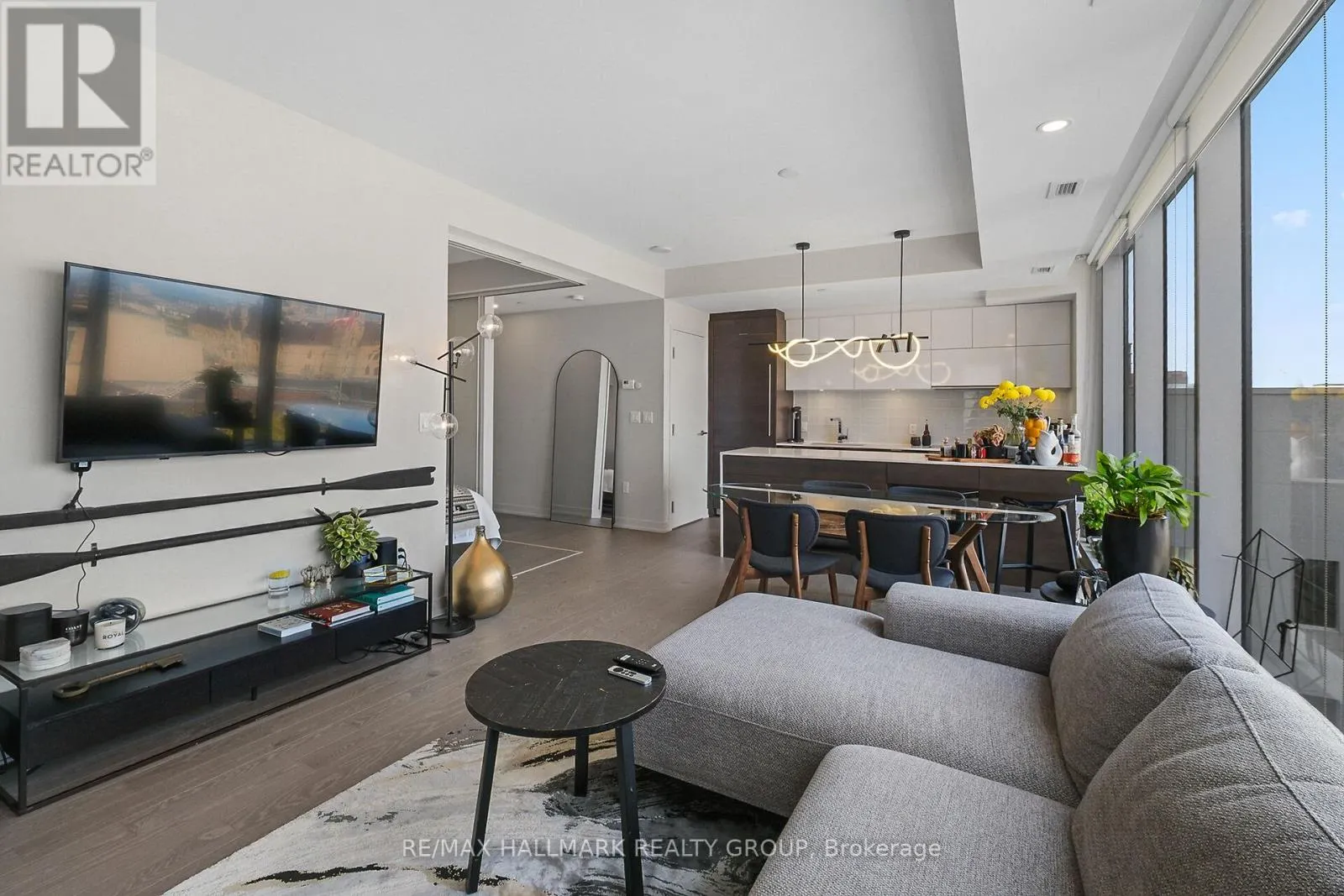 907 - 101 QUEEN STREET