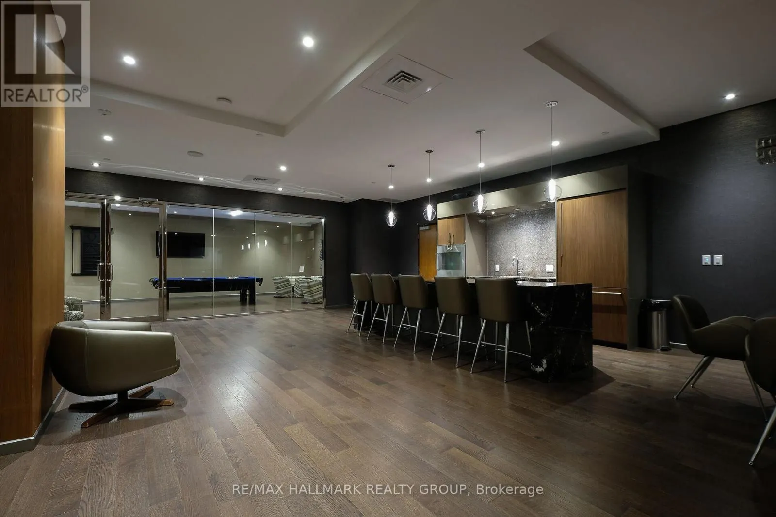 907 - 101 QUEEN STREET