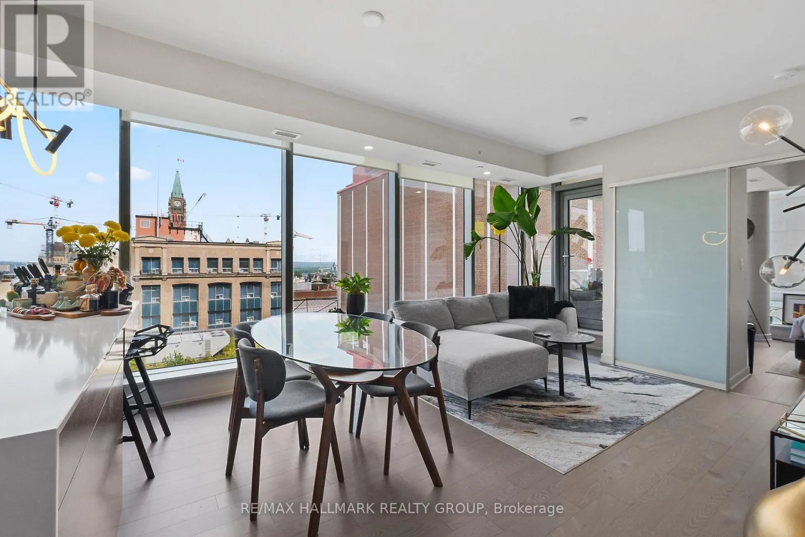 907 - 101 QUEEN STREET
