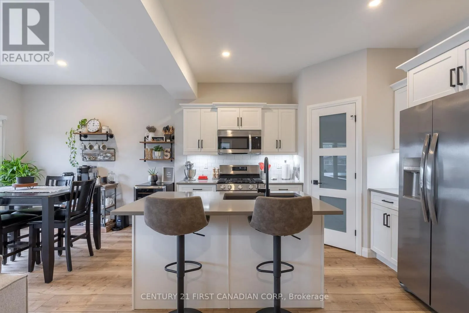 26 - 17 NICHOLSON STREET, #26