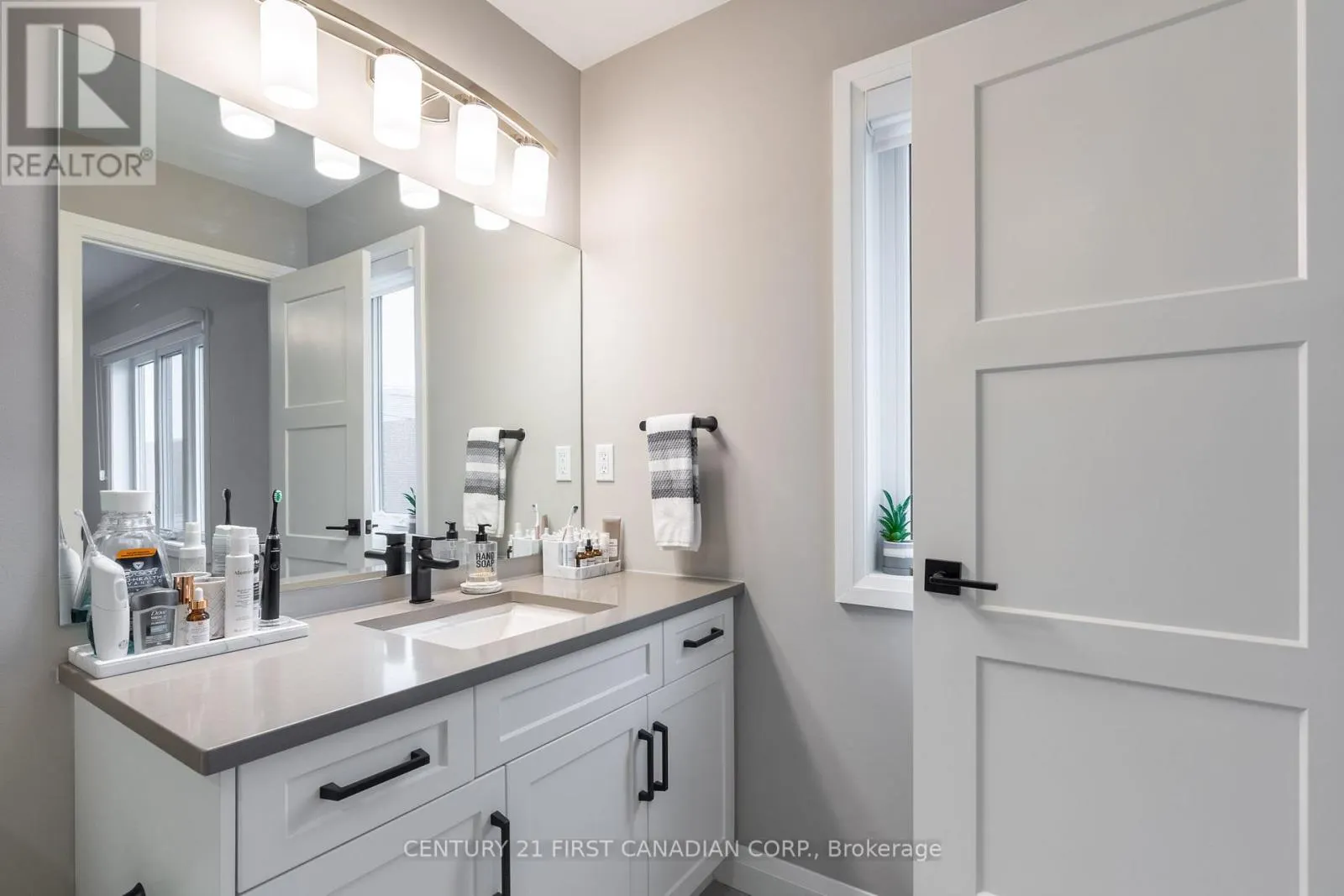 26 - 17 NICHOLSON STREET, #26