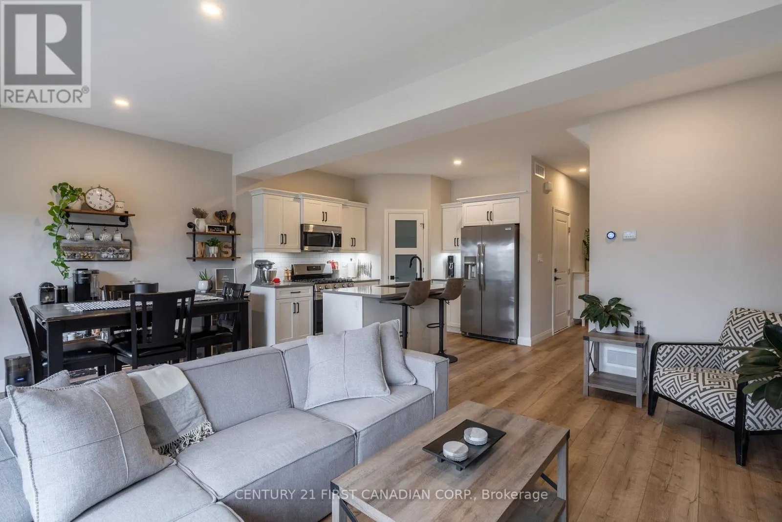 26 - 17 NICHOLSON STREET, #26