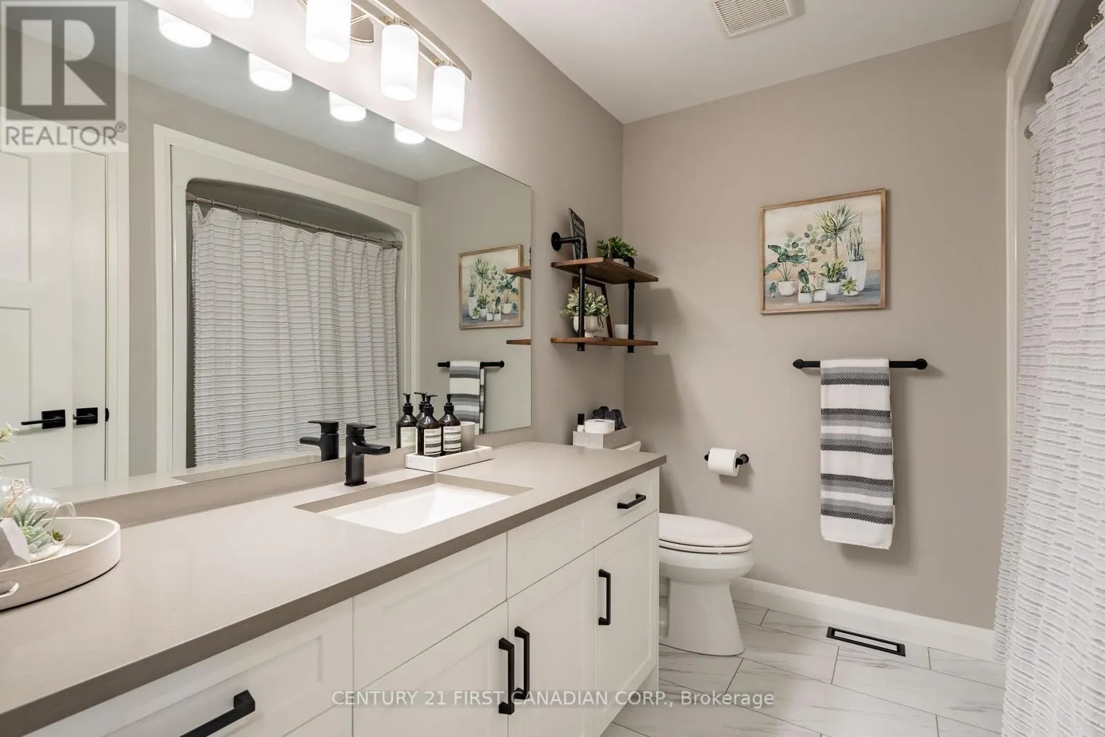 26 - 17 NICHOLSON STREET, #26