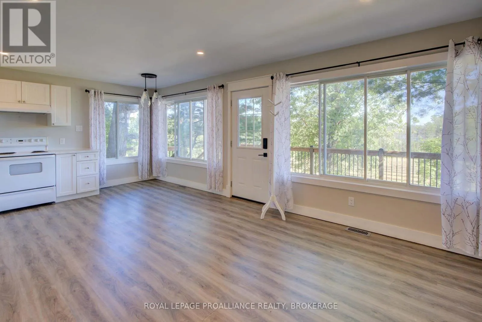 1512 CHAFFEY'S LOCK ROAD