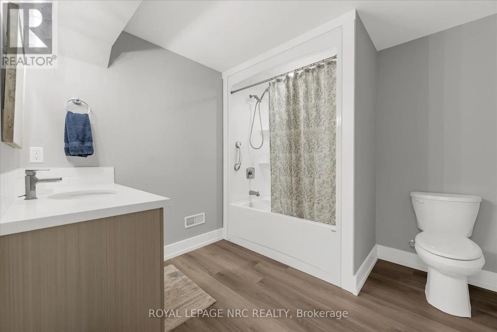 13 - 3573 DOMINION ROAD, #13
