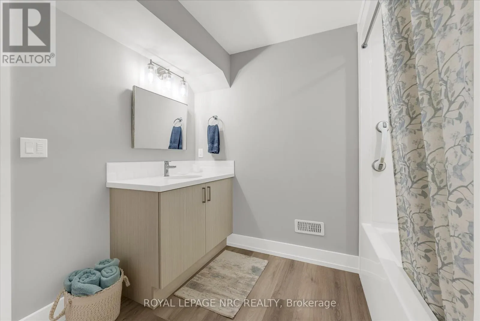 13 - 3573 DOMINION ROAD, #13