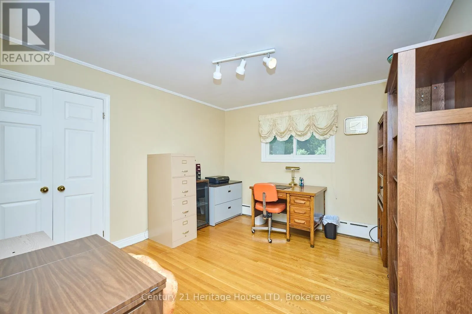 2229 HOUCK CRESCENT